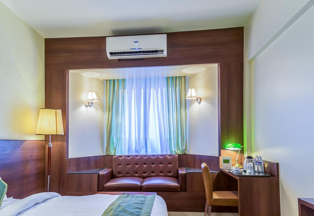 Treebo Premium Grand Emerald Pimpri-Chinchwad エクステリア 写真