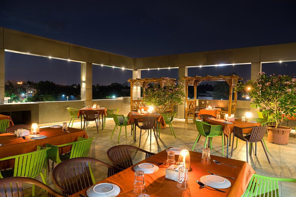 Treebo Premium Grand Emerald Pimpri-Chinchwad エクステリア 写真