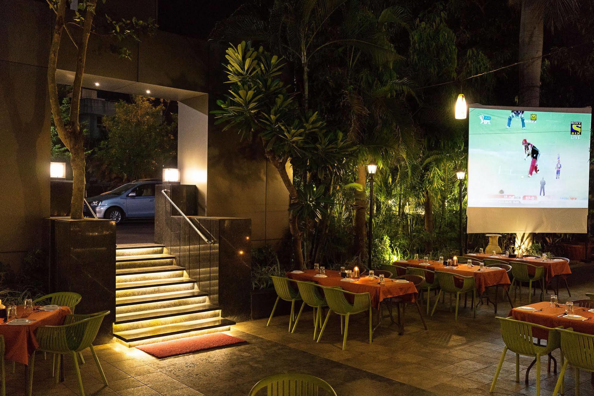 Treebo Premium Grand Emerald Pimpri-Chinchwad エクステリア 写真